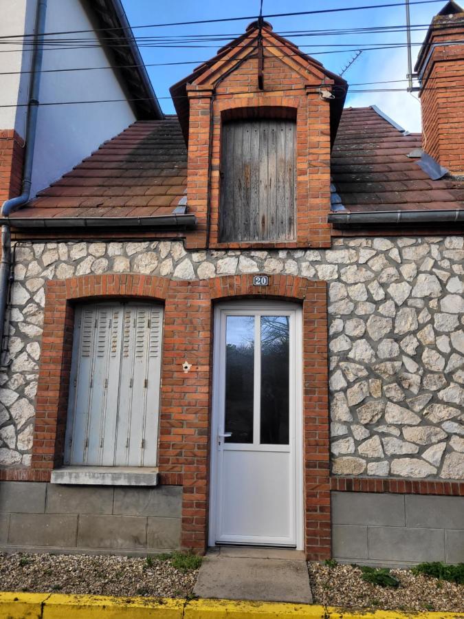 Petite Maison A Salbris Extérieur photo